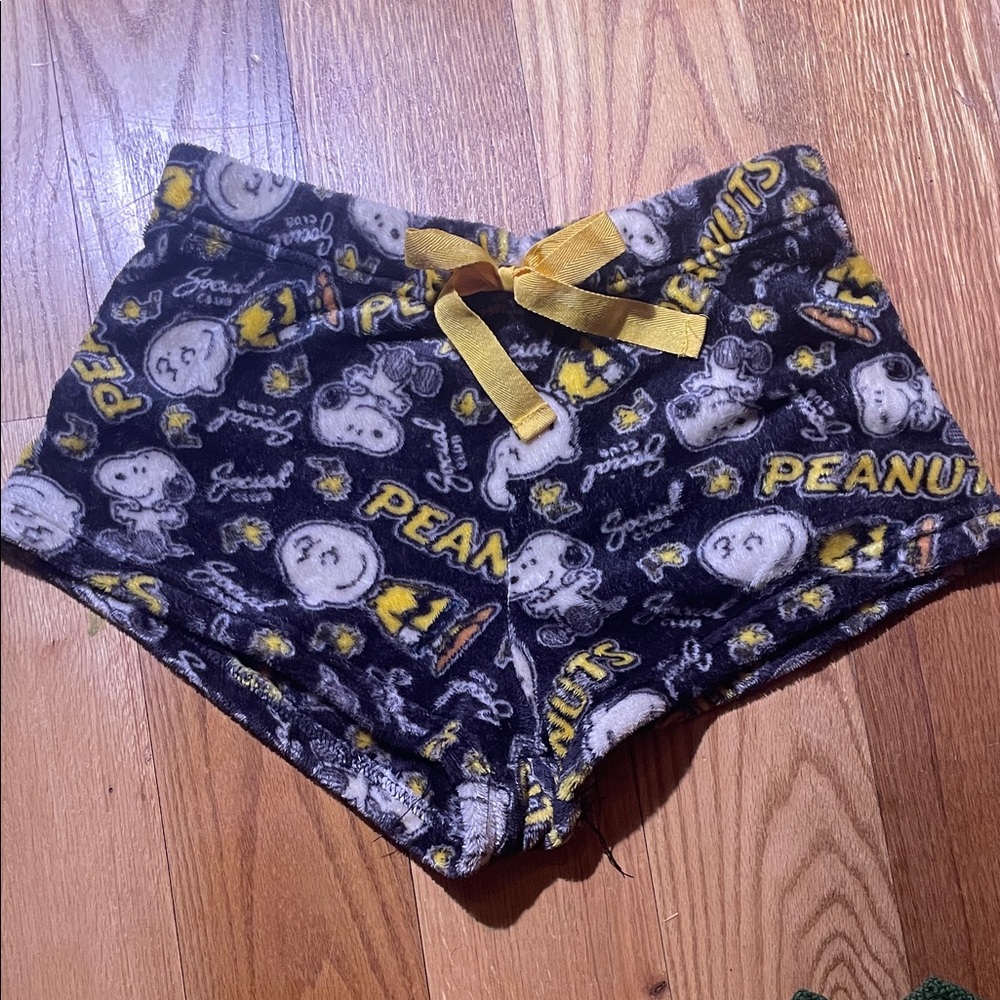 Peanuts Themed Fleece Shorts with Yellow Bow